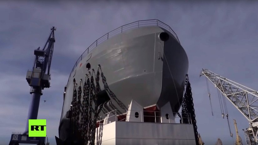 VIDEO: Rusia bota el buque que combina las capacidades de un rompehielos, un remolcador y un buque de guerra patrulla