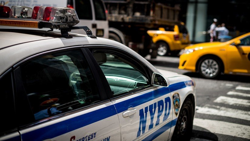 Un enfermo mental golpea con una silla a un policía de Nueva York y es abatido