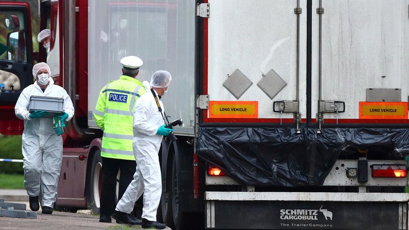 Reportan hallazgo de huellas de manos ensangrentadas de las víctimas encerradas en el camión hallado con 39 cuerpos en el Reino Unido