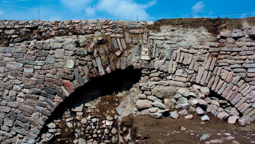 VIDEO, FOTOS: Descubren "inéditas" imágenes prehispánicas en un pasaje subterráneo de la época colonial en México
