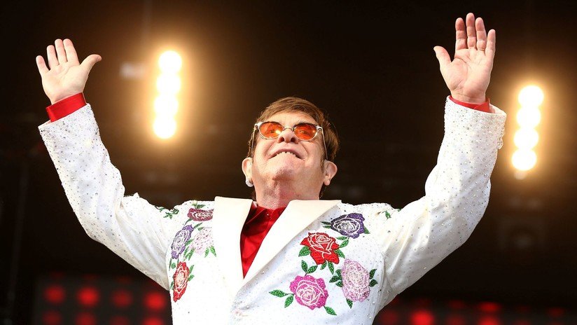 "Estoy extremadamente enfermo": Elton John cancela un concierto hasta el próximo año