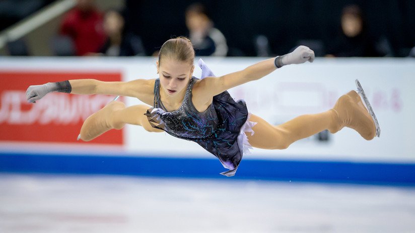 "La reina de los cuádruples": la patinadora rusa Alexandra Trúsova se corona campeona en Canadá y rompe de nuevo dos récords mundiales