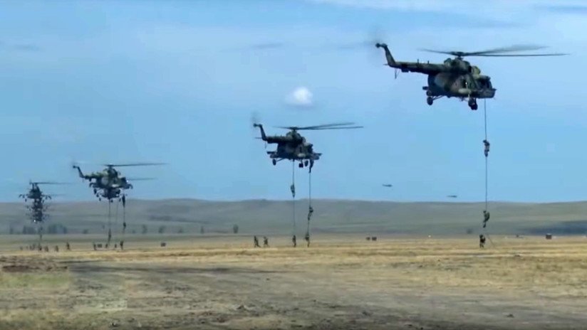 VIDEO: Ministerio de Defensa ruso muestra las habilidades de helicópteros militares en el Día de la Aviación de Ejército