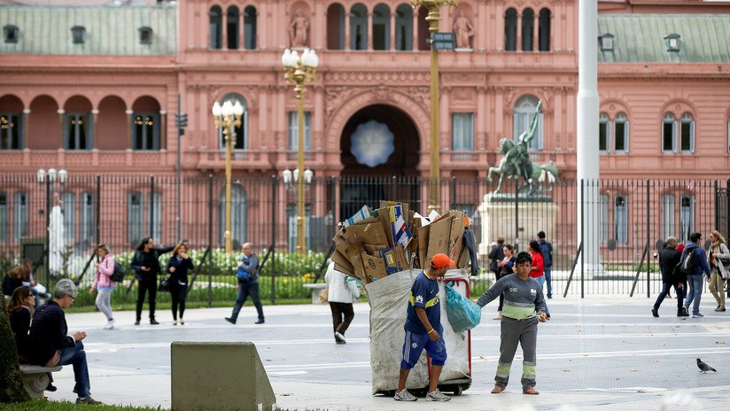Pobreza, deuda o inflación: la "pesada herencia" que Macri deja a Fernández en Argentina