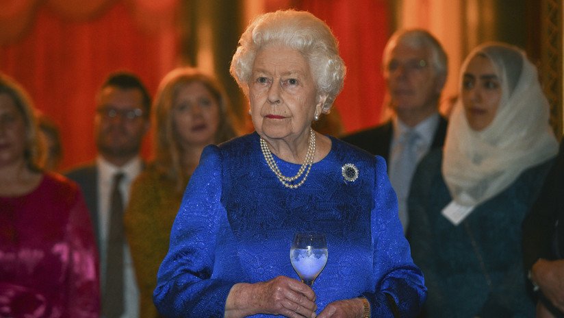 Una foto de la reina Isabel II posando como modelo es furor en la Red
