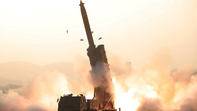 Corea del Norte prueba con éxito un sistema de lanzacohetes múltiple