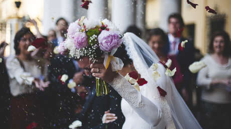 Una 'novia de alquiler' denuncia al 'esposo' que se negó a pagarle después de su falsa boda