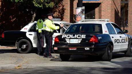 Сuatro adolescentes apuñalan hasta la muerte a un menor de 14 años delante de su madre en Canadá