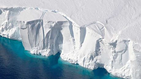 Se desprende un gigantesco iceberg de 260 kilómetros cuadrados en la Antártida (GIF)