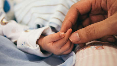 Un bebé fue llevado a una clínica en Colombia por asma y terminó con un brazo amputado