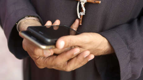Un sacerdote envía una imagen pornográfica por WhatsApp a decenas de padres de sus alumnos de catequesis
