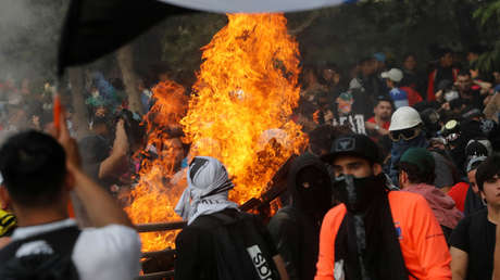VIDEOS: Сhoques con la Policía durante la 'marcha más grande de Chile' con histórica asistencia