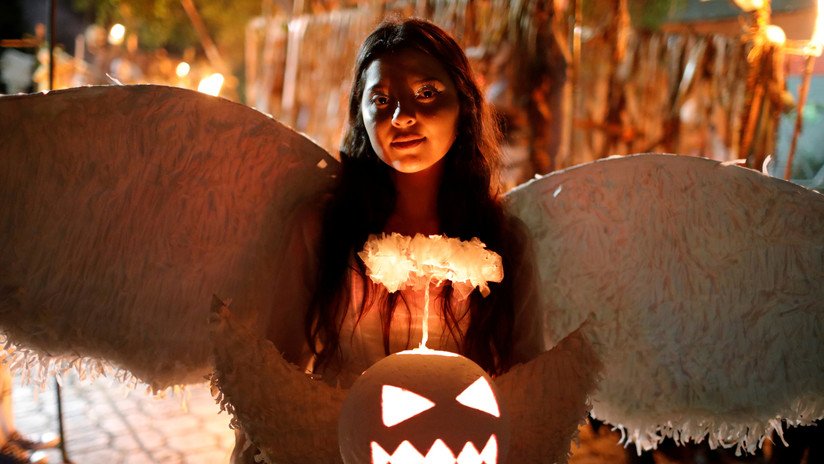 Zombis, personajes de ficción y animales invaden las calles en varios países del mundo este Halloween