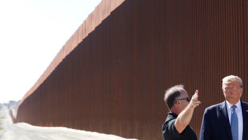 Un muro con 'agujeros': Contrabandistas en México usan sierras para cortar la nueva barrera fronteriza de Trump
