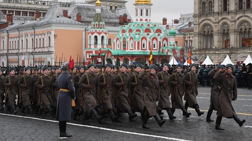 VIDEO: Una marcha solemne conmemora el histórico desfile militar de 1941 en la Plaza Roja de Moscú