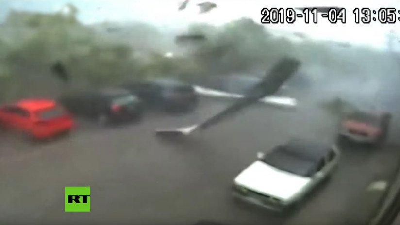 VIDEO: Momento en el que un tornado azota una ciudad griega arrasando con todo a su paso