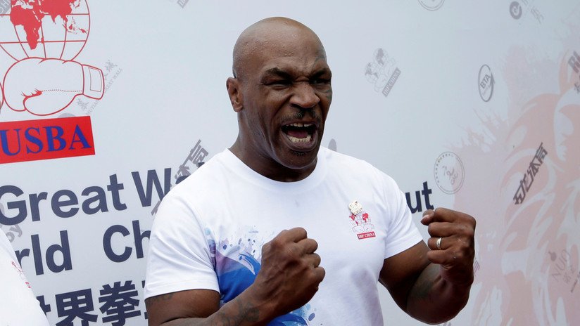 VIDEO: Mike Tyson muestra una impresionante técnica al entrenar a una estrella de UFC para su posible pelea contra Tyson Fury