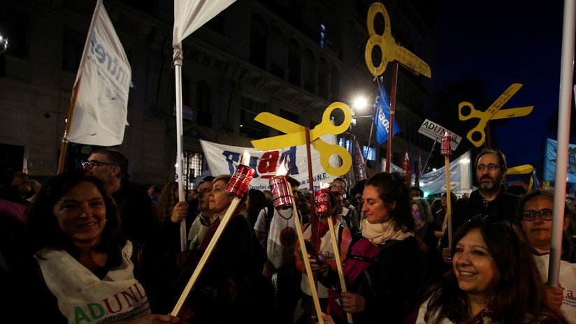 Docentes de Argentina convocan a un paro nacional en solidaridad con los maestros de Chubut