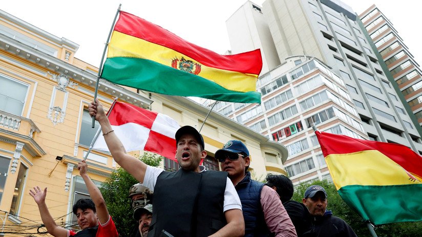 El opositor Camacho pide dos días más de paro en Bolivia para asegurar un Gobierno transitorio