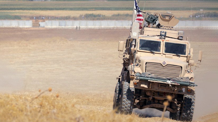 Un gran convoy de blindados de EE.UU. cruza el noreste de Siria (VIDEO)