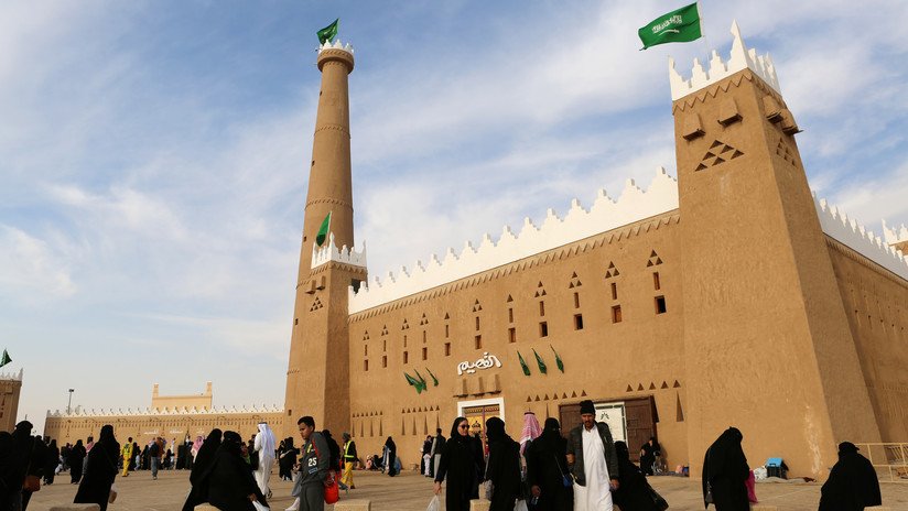 Arabia Saudita alerta contra los tres 'pecados' del "extremismo": el feminismo, el ateísmo y la homosexualidad