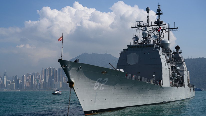 El crucero lanzamisiles estadounidense USS Chancellorsville atraviesa el estrecho de Taiwán (FOTOS)
