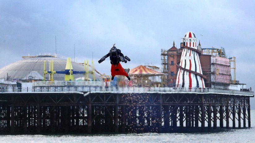 VIDEO: El Iron Man de la vida real bate un nuevo record de velocidad con su 'jetpack'