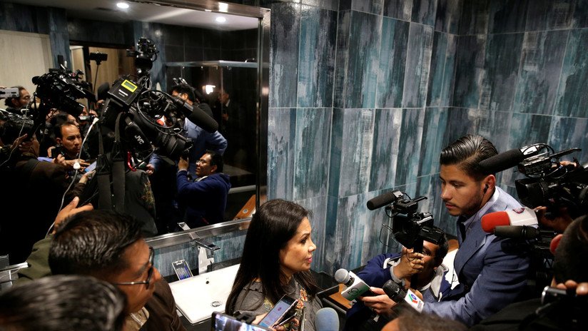 Ministra de comunicación de facto en Bolivia acusa a periodistas nacionales y extranjeros de "sedición"