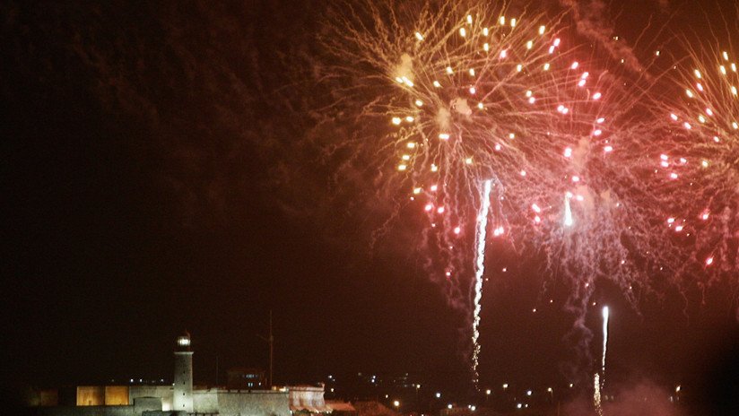 VIDEO: Más de 16.000 fuegos artificiales iluminan La Habana en su 500.º aniversario