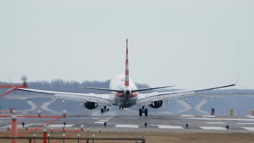 "Me ruegan que no las haga subir a ese avión": Azafatas de American Airlines temen volar en los Boeing 737 Max
