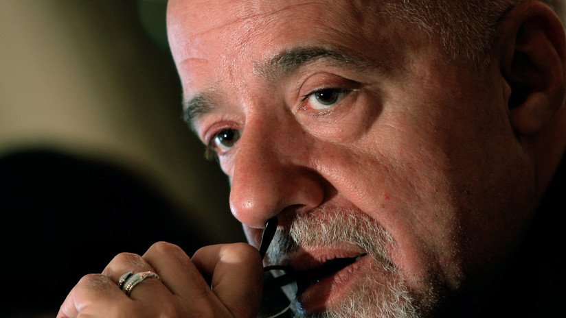 Paulo Coelho asegura que una "élite inescrupulosa y desvergonzada" apunta con rifles a Bolivia