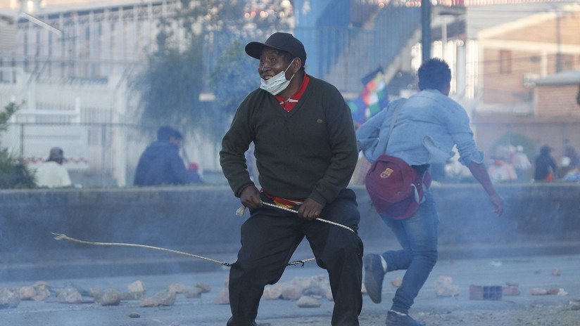 Dispersan con gases lacrimógenos a manifestantes que marchaban en Bolivia por el retorno de Evo Morales