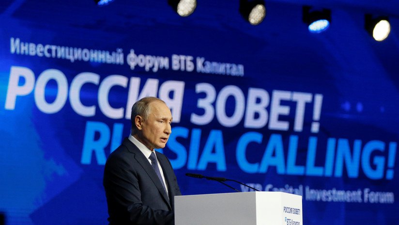 "EE.UU. se disparó en el pie": Putin declara que Washington se castigó al imponer sanciones contra Rusia