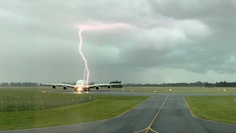 Un rayo casi impacta un avión de pasajeros en Nueva Zelanda