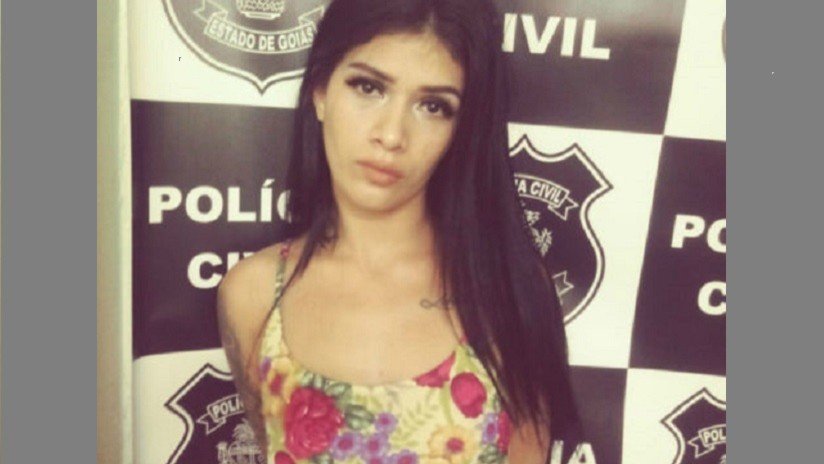 Modelo brasileña que se tomó fotos picantes con rifles y pistolas acaba arrestada momentos antes de la boda de su hermana