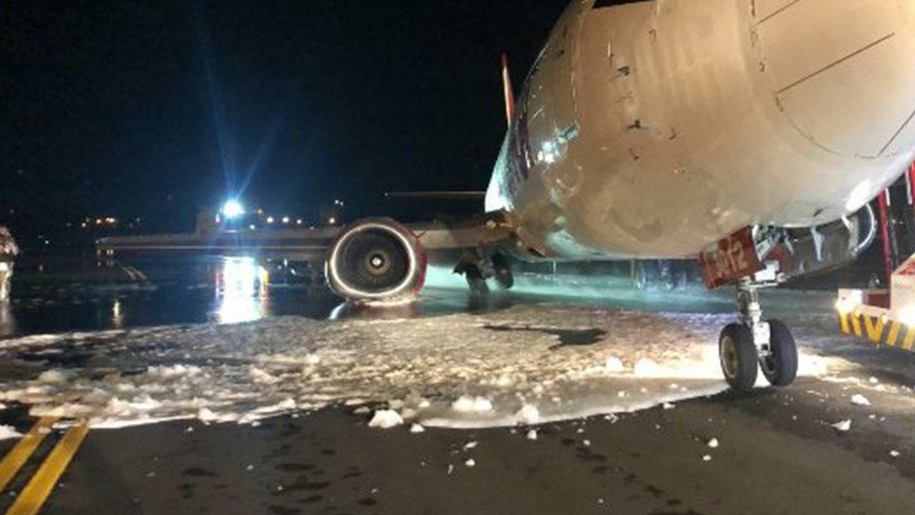 VIDEO, FOTOS: Se rompe el tren de aterrizaje de un Boeing procedente de Venezuela al tocar tierra en Bogotá