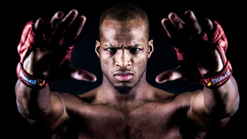 VIDEO: Luchador de MMA noquea a su oponente en menos de 2 minutos con un potente derechazo