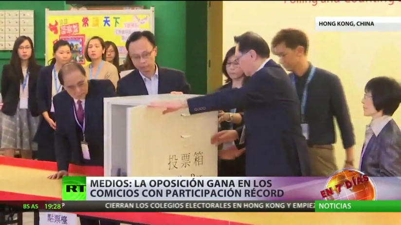 Medios: La oposición gana en las elecciones regionales con una participación récord en Hong Kong