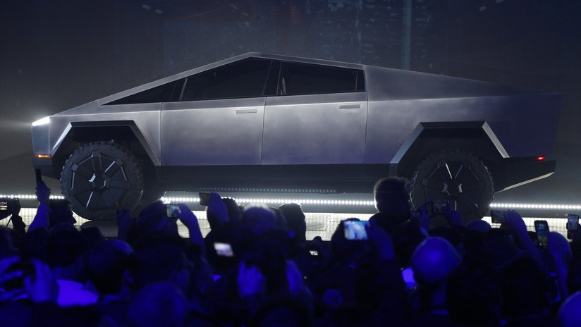 Elon Musk sugiere que Tesla ya tiene 200.000 pedidos de Cybertruck pese al fiasco del "vidrio blindado"