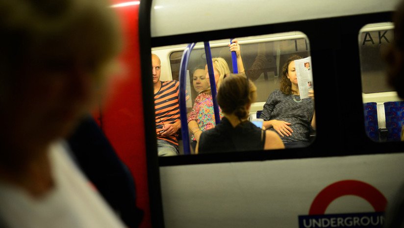 VIDEO: Una musulmana se enfrenta a un hombre que insultaba a una familia de judíos en el metro de Londres