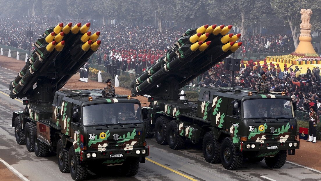 VIDEO, FOTO: La India prueba con éxito dos misiles, uno antitanque y otro supersónico