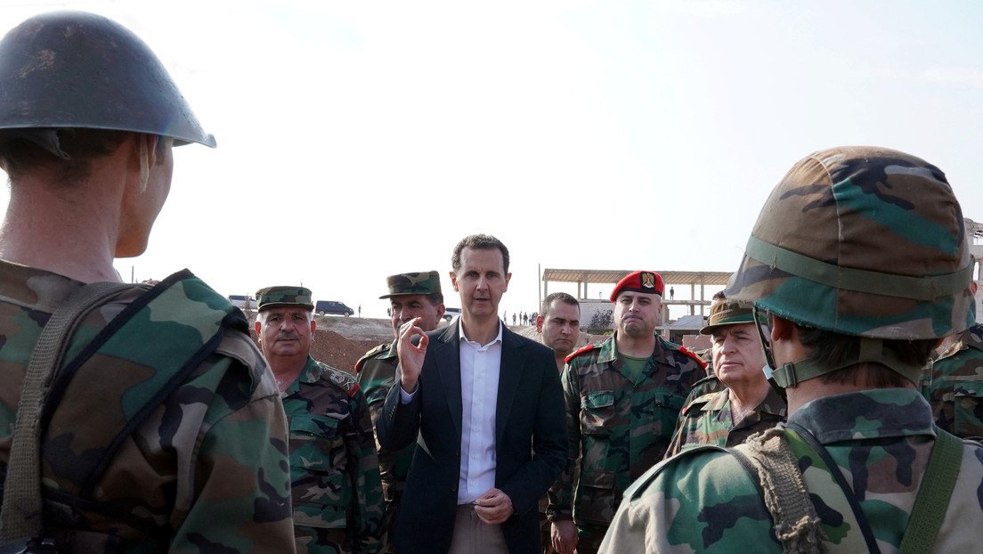 "¿Podemos enviar las fuerzas sirias a Francia sin ser invitados?": Assad compara la presencia francesa en Siria con "una ocupación"