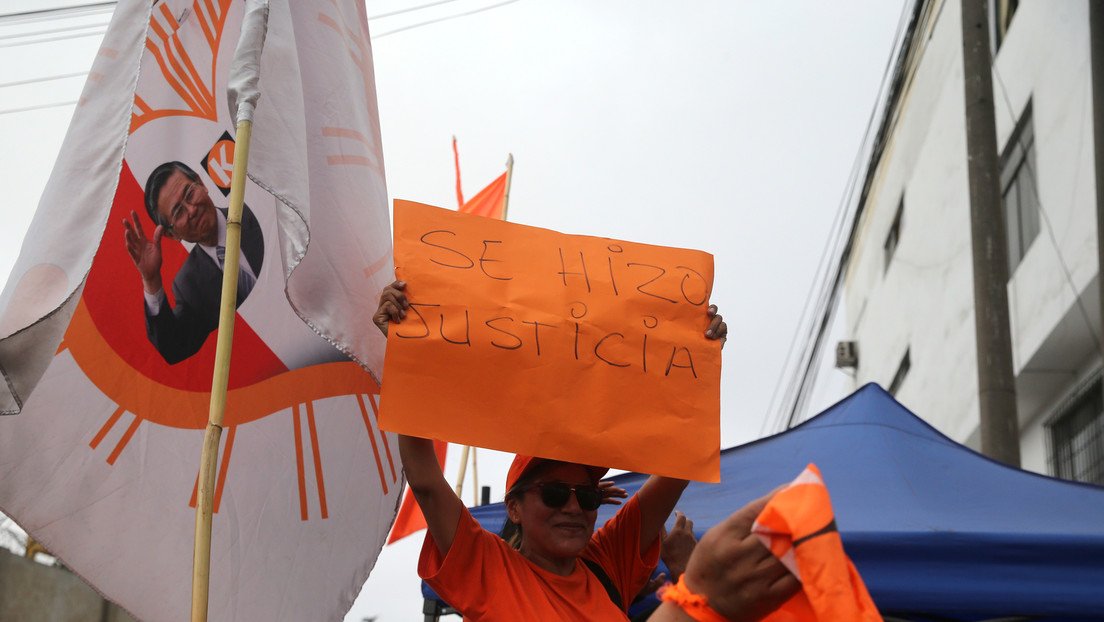 Manifestantes rodean el penal donde está recluida Keiko Fujimori en Perú, a la espera de su liberación