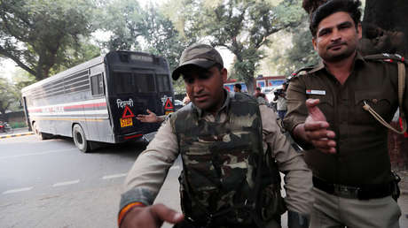 Un violento choque entre abogados y policías deja casi treinta heridos en la India (FOTOS, VIDEOS)