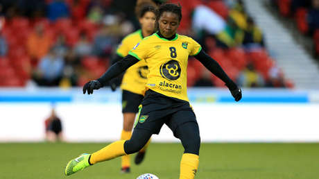 Asesinan a puñaladas por un móvil a una futbolista internacional de la selección de Jamaica