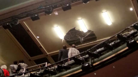 Evacúan un teatro en Londres tras el colapso de parte del techo en pleno espectáculo
