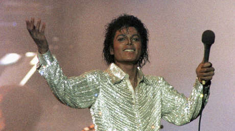 FOTO: Subastan los calcetines con los que Michael Jackson hizo su primera 'caminata lunar'