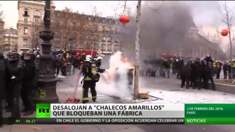 París: Dispersan con gases lacrimógenos a 'chalecos amarillos' que bloquearon accesos a una fábrica