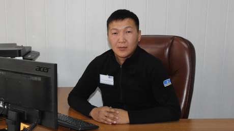 Cartero ruso camina 10 días atravesando 350 kilómetros de ríos y bosques para entregar 97 kilos de cartas