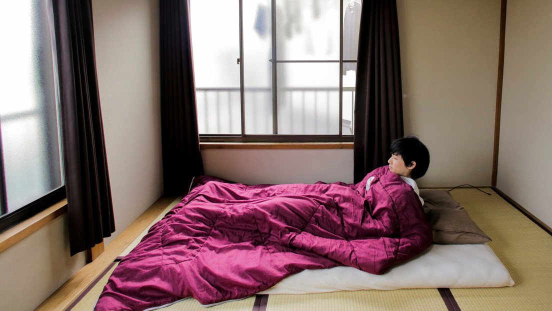Una compañía japonesa pagará 1.830 dólares al mes a desempleados por filmar su vida en casa
